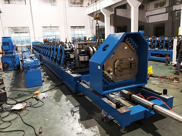 如何確保冷彎成型機設(shè)備在使用時保持平穩(wěn)